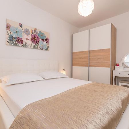 Apartmani Bonaca - 10M To The Sea Grebaštica Eksteriør billede